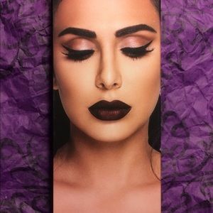 Huda Lip contour kit